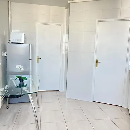 Lägenhet 8 Guests, Spacious, Renovated, 19th Arrondissement Paris