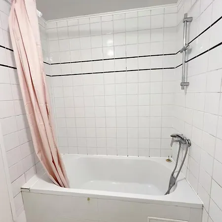 8 Guests, Spacious, Renovated, 19th Arrondissement Lägenhet